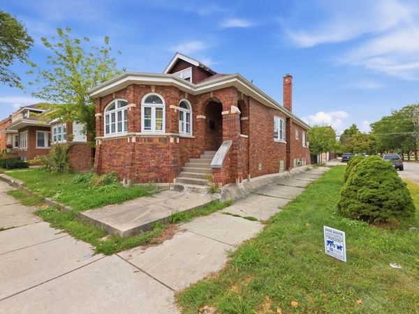 5700 S Maplewood Avenue, Chicago, IL 60629