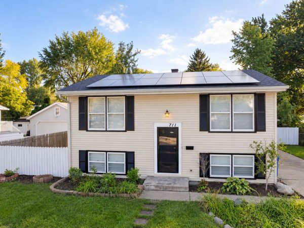 711 Southwind Drive , Carpentersville, IL 60110