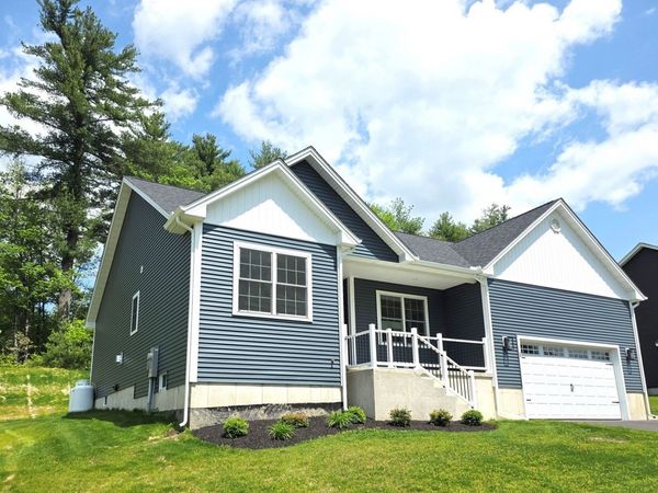 15 High Bluff, Belchertown, MA 01007