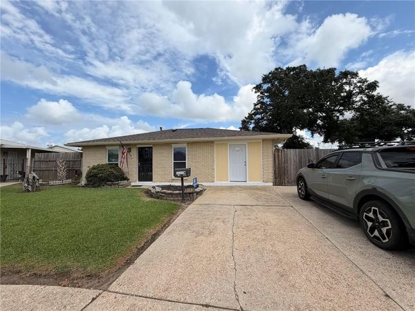 1013 SANDALWOOD Drive , Harvey, LA 70058