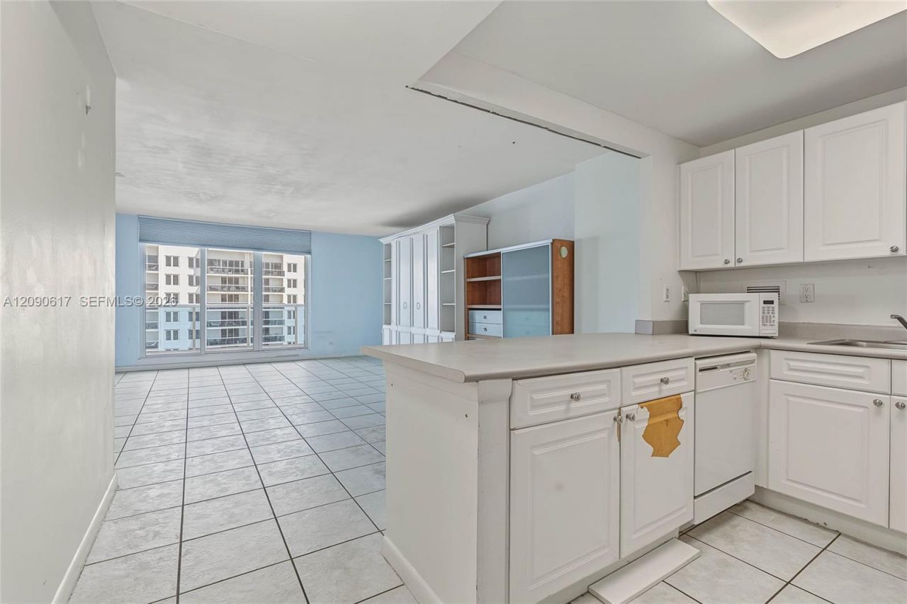 2301 Collins Ave, Unit 1420, Miami Beach, FL 33139 Photo