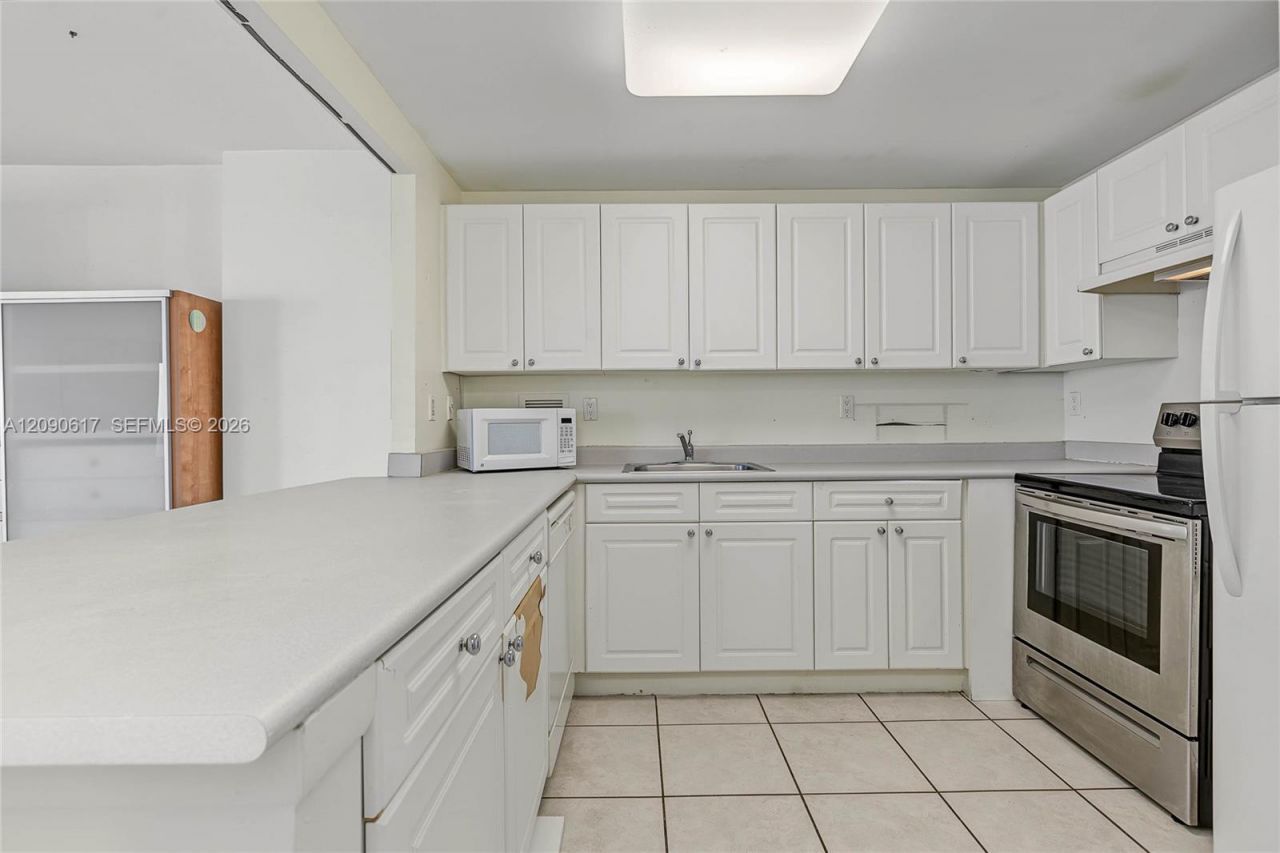 2301 Collins Ave, Unit 1420, Miami Beach, FL 33139 Photo