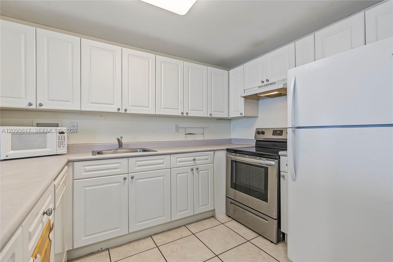 2301 Collins Ave, Unit 1420, Miami Beach, FL 33139 Photo