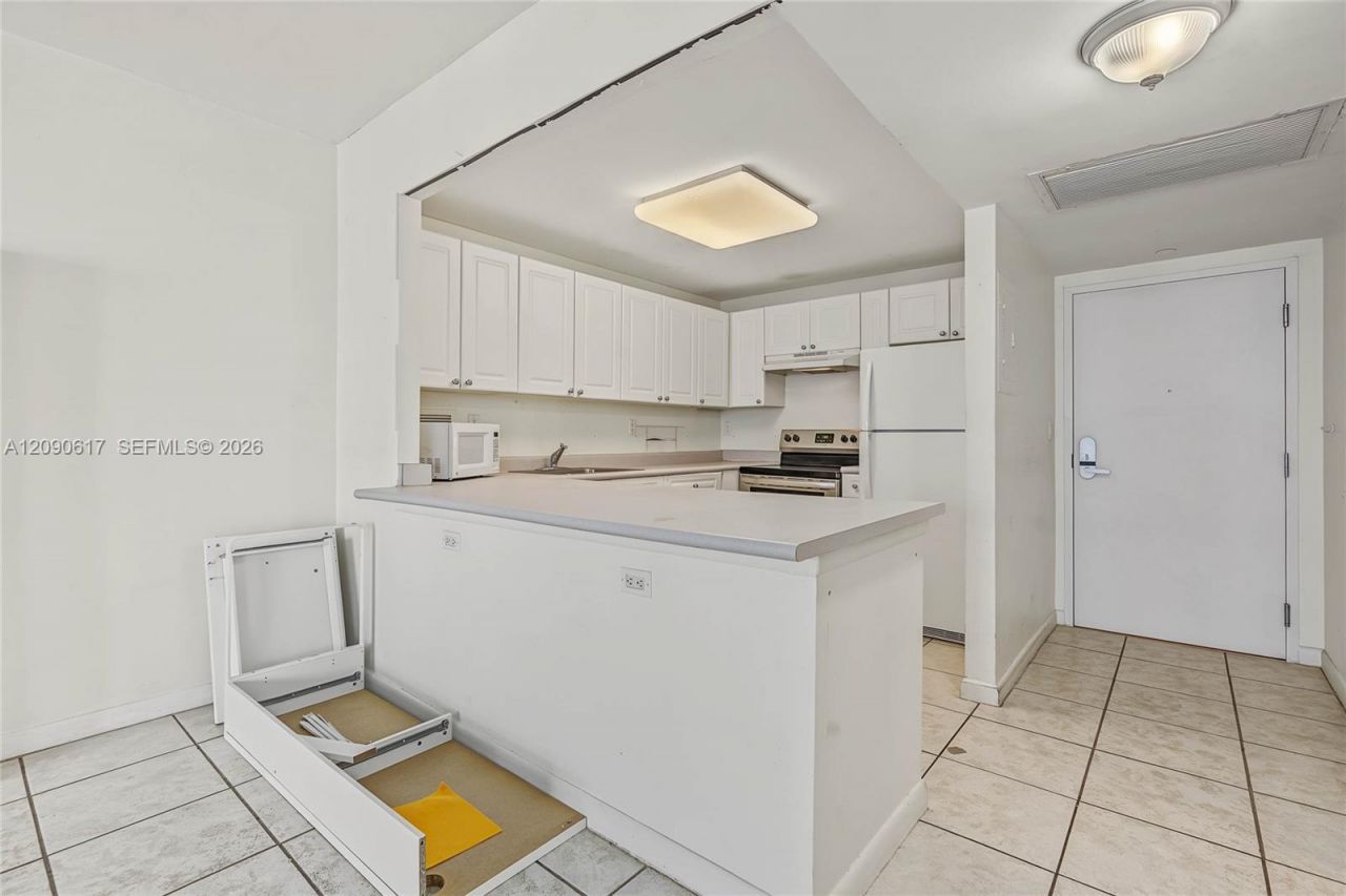 2301 Collins Ave, Unit 1420, Miami Beach, FL 33139 Photo