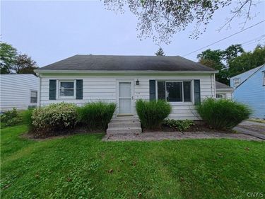 107 E Dauenhauer Street, East Syracuse, NY 13057