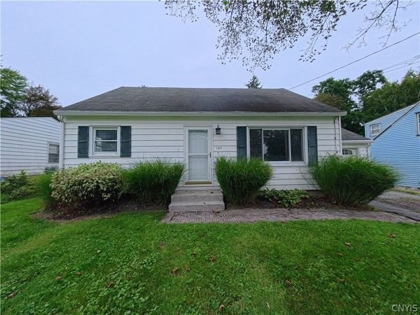 107 E Dauenhauer Street, East Syracuse, NY 13057