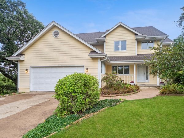2505 Country Side Place, West Des Moines, IA 50265