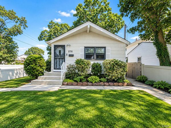 276 Deauville Boulevard , Copiague, NY 11726