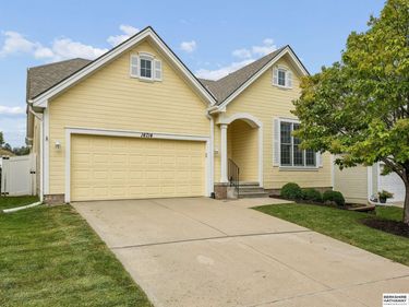 14714 Laurel Plaza, Omaha, NE 68116
