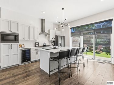 1007 Johnston Plaza, Omaha, NE 68108