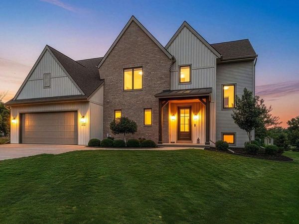 401 JERELYN COURT, Combined Locks, WI 54113