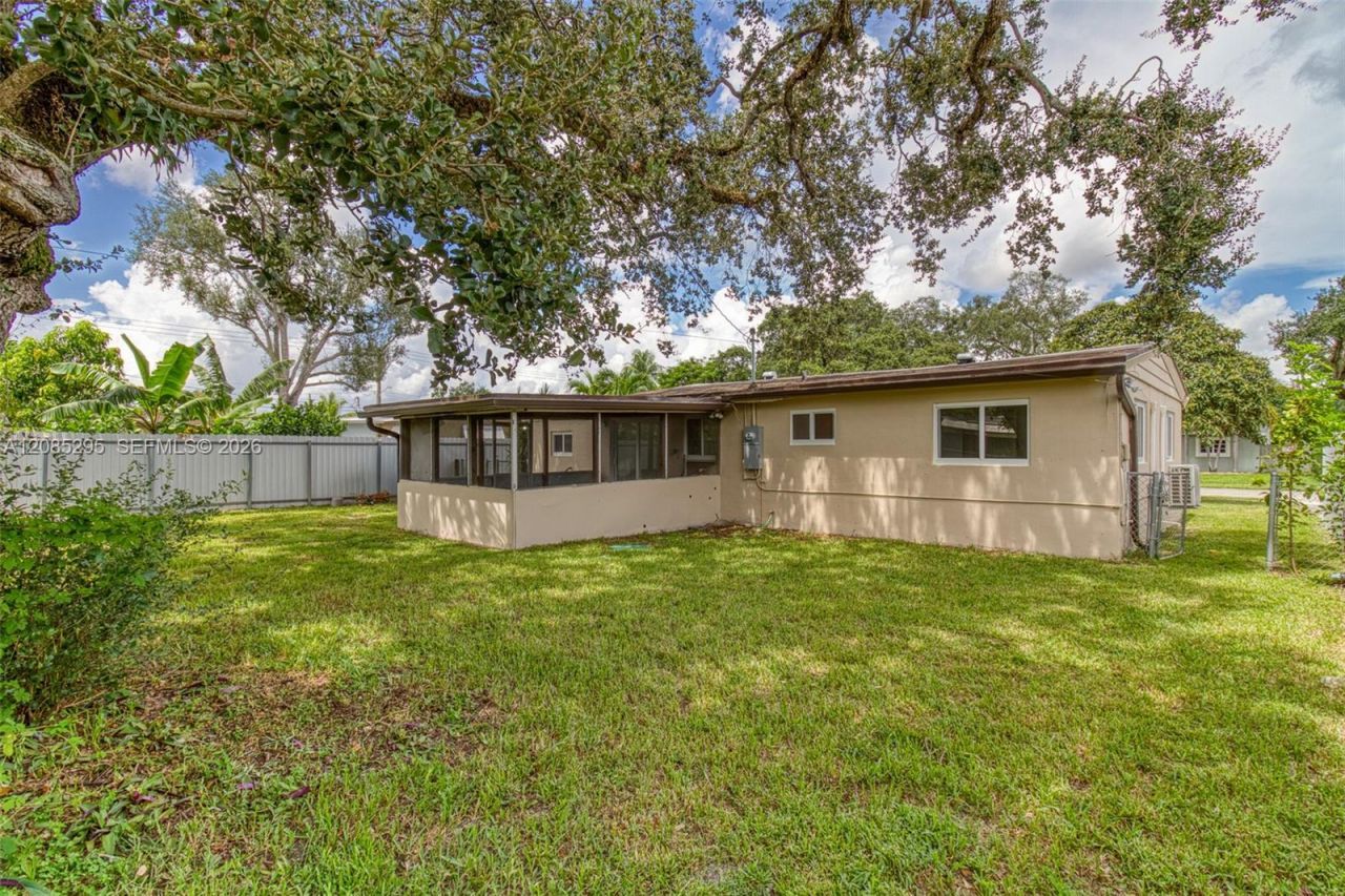6634 Atlanta St , Hollywood, FL 33024 Photo