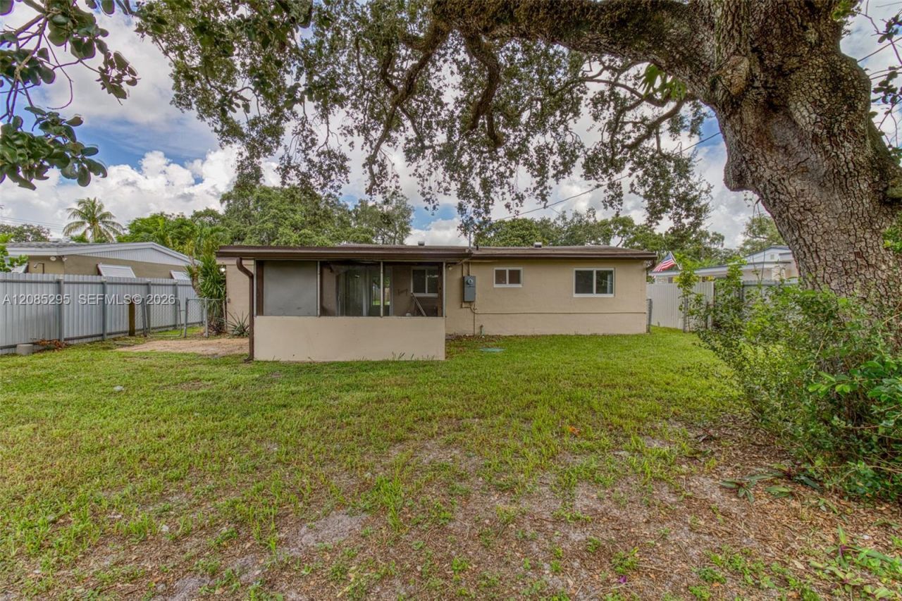 6634 Atlanta St , Hollywood, FL 33024 Photo
