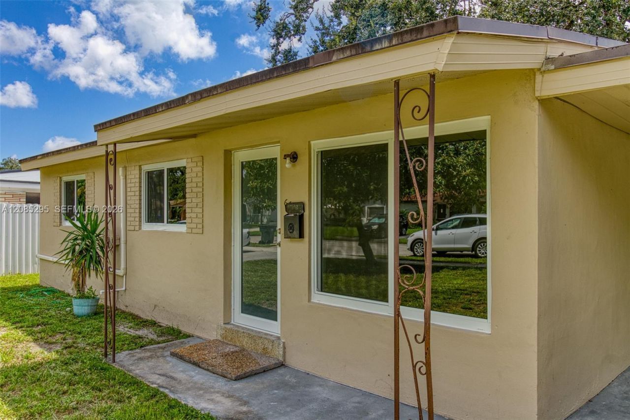 6634 Atlanta St , Hollywood, FL 33024 Photo