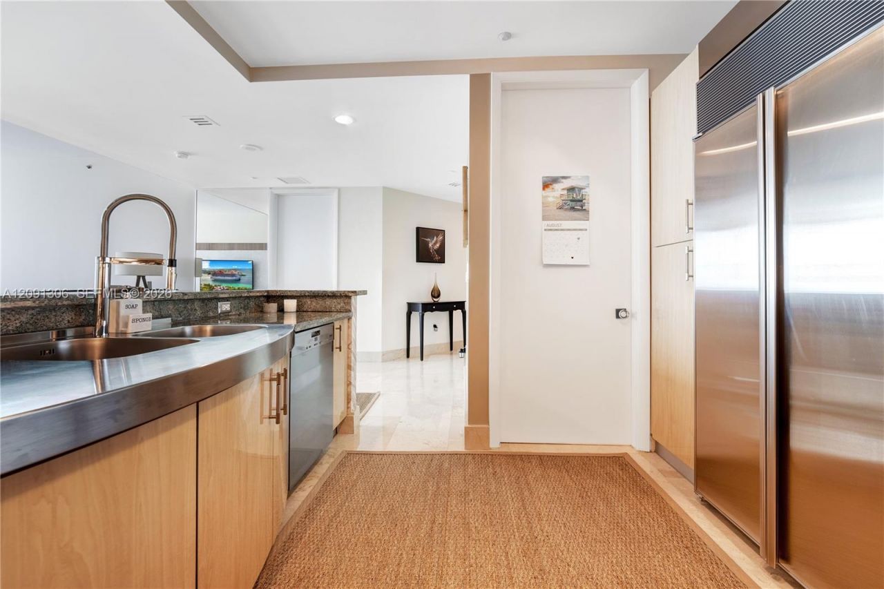 100 S Pointe Dr, Unit 2403, Miami Beach, FL 33139 Photo