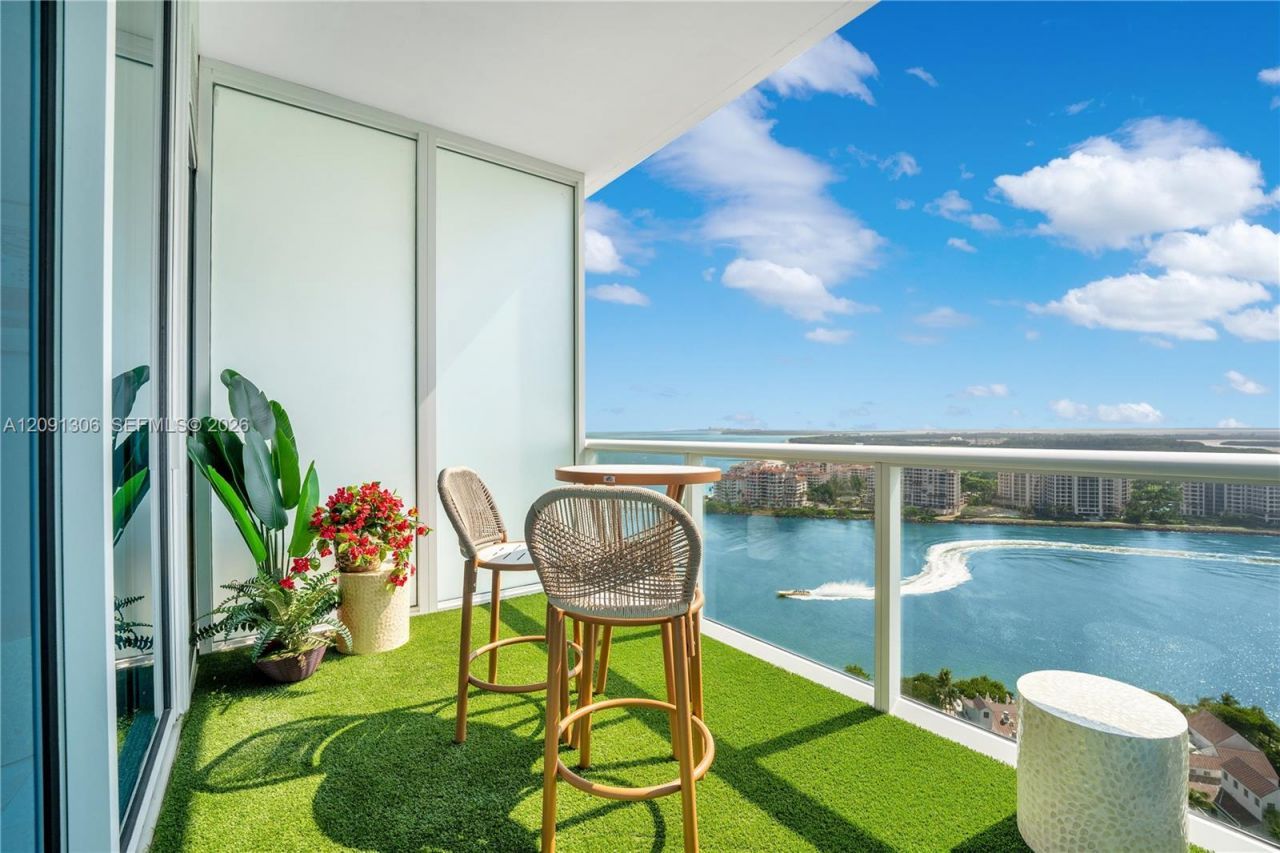100 S Pointe Dr, Unit 2403, Miami Beach, FL 33139 Photo