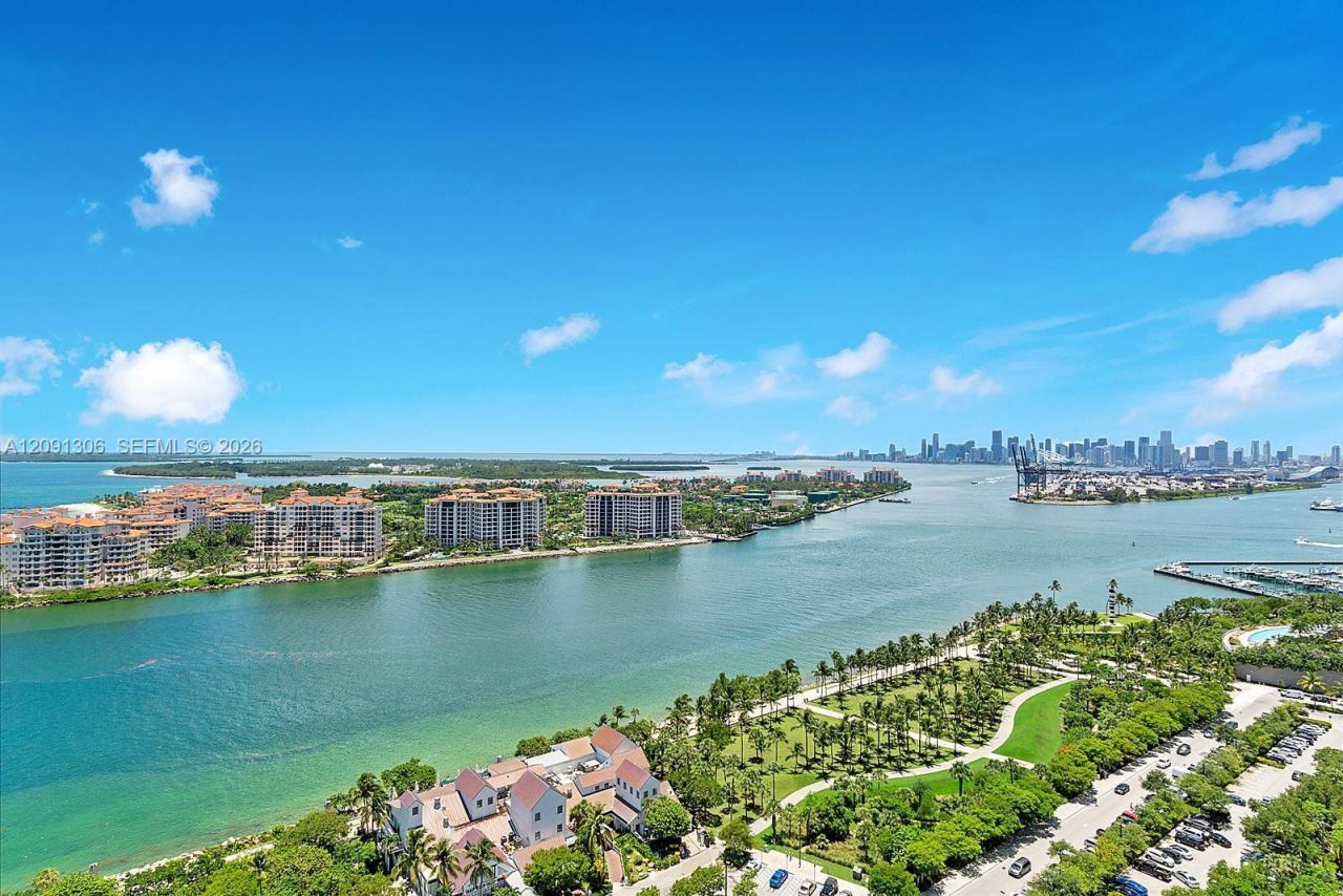 100 S Pointe Dr, Unit 2403, Miami Beach, FL 33139 Photo