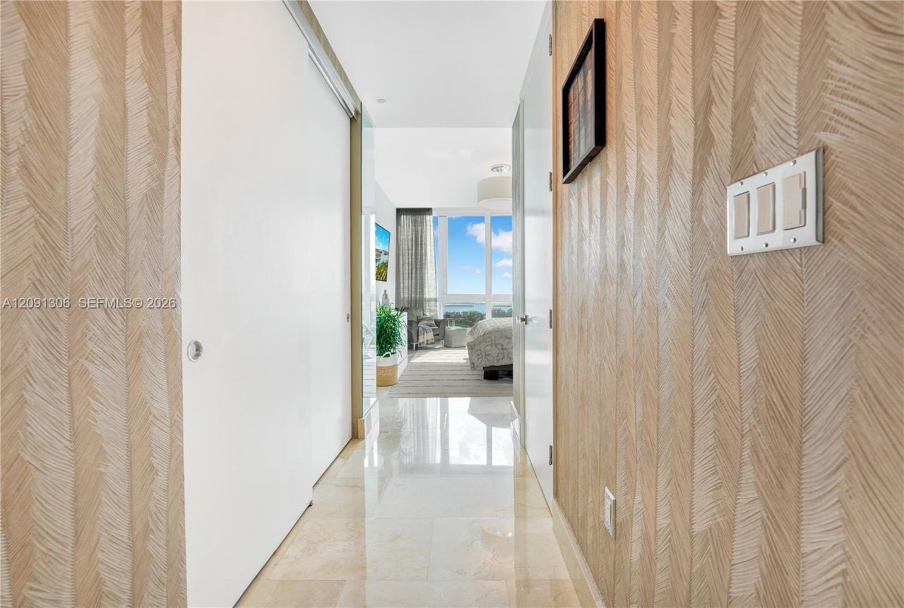100 S Pointe Dr, Unit 2403, Miami Beach, FL 33139 Photo