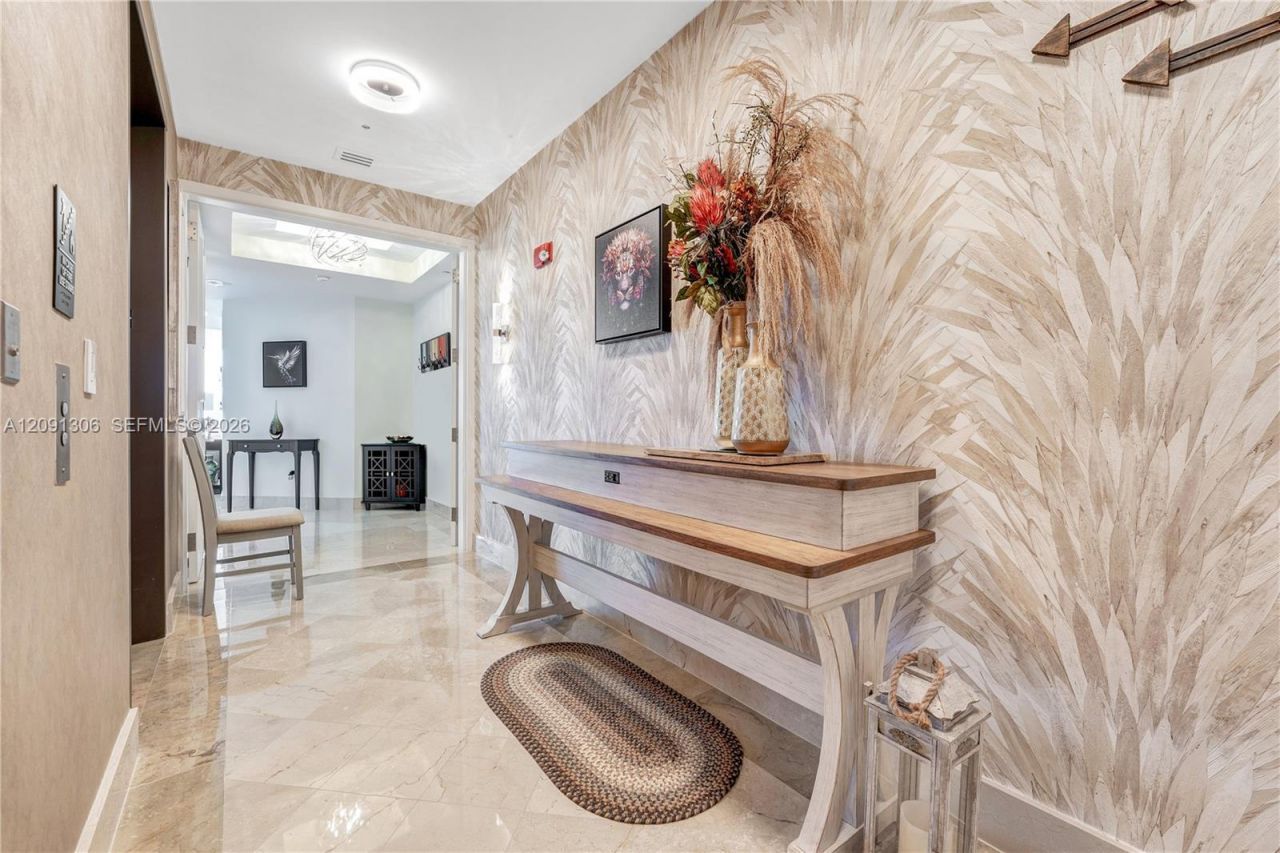 100 S Pointe Dr, Unit 2403, Miami Beach, FL 33139 Photo