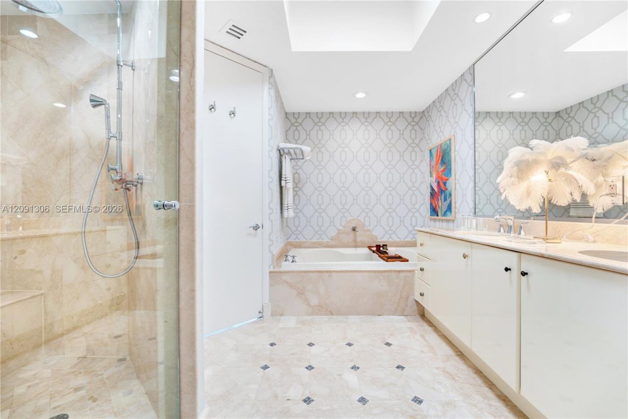 100 S Pointe Dr, Unit 2403, Miami Beach, FL 33139 Photo
