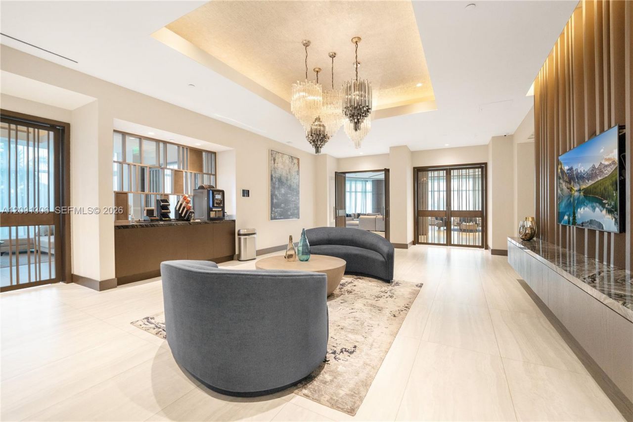 100 S Pointe Dr, Unit 2403, Miami Beach, FL 33139 Photo