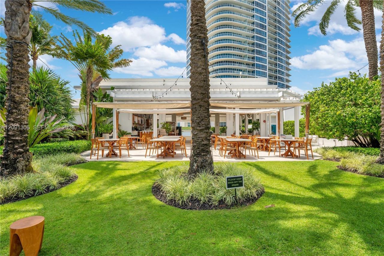 100 S Pointe Dr, Unit 2403, Miami Beach, FL 33139 Photo