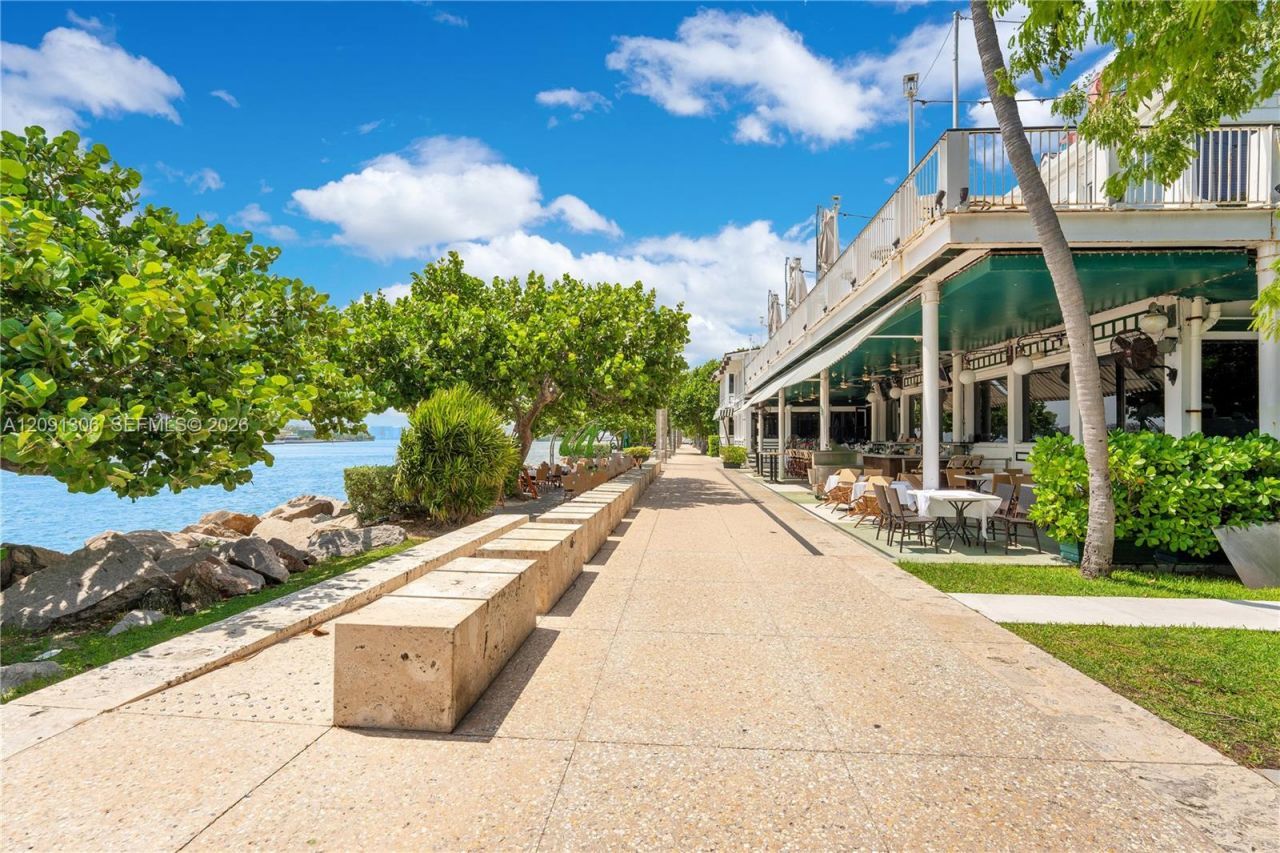 100 S Pointe Dr, Unit 2403, Miami Beach, FL 33139 Photo
