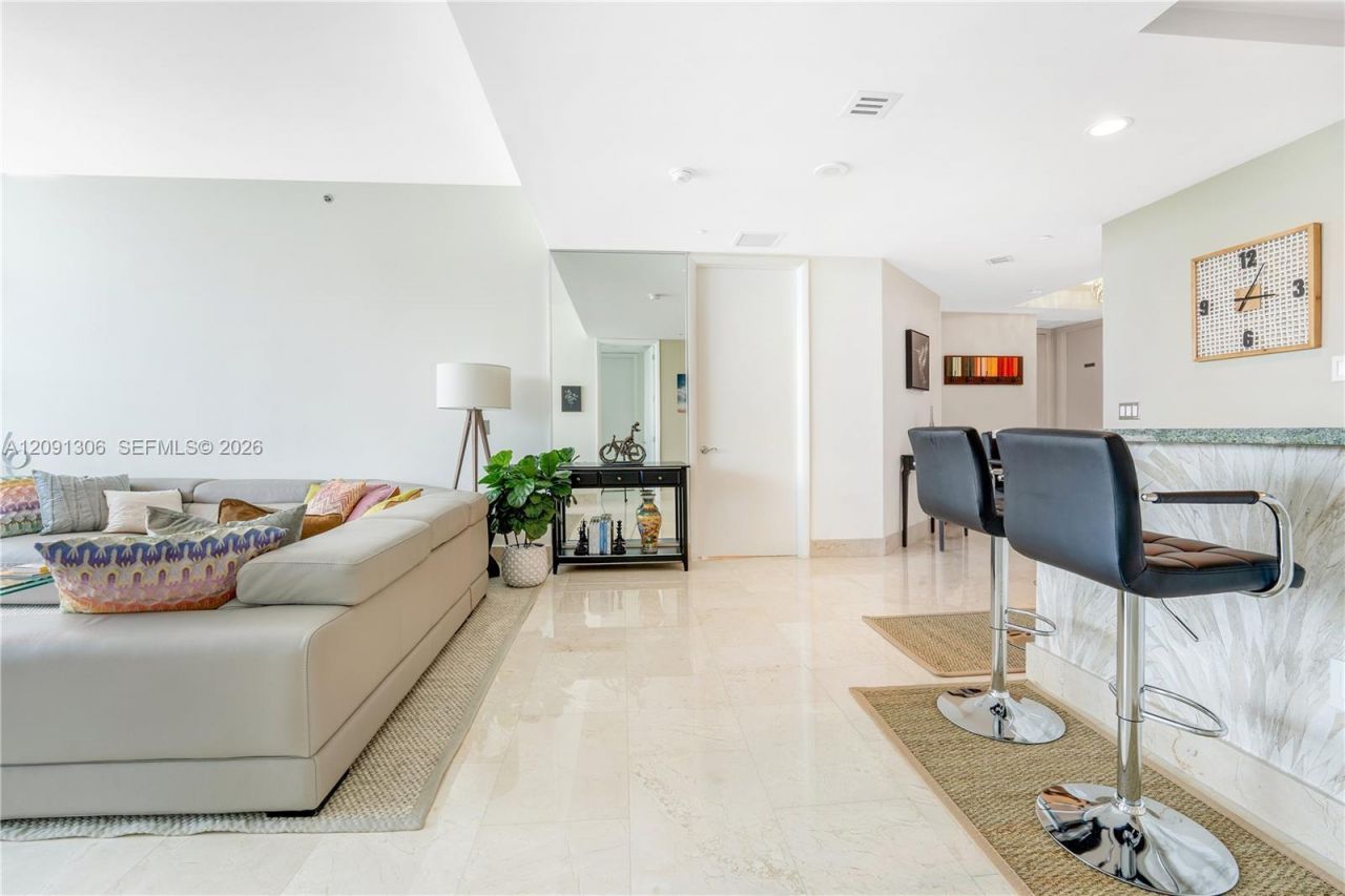 100 S Pointe Dr, Unit 2403, Miami Beach, FL 33139 Photo