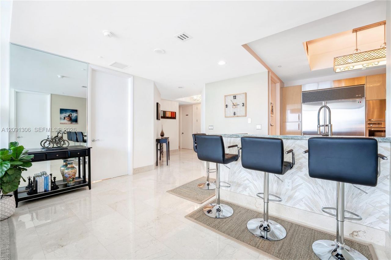 100 S Pointe Dr, Unit 2403, Miami Beach, FL 33139 Photo