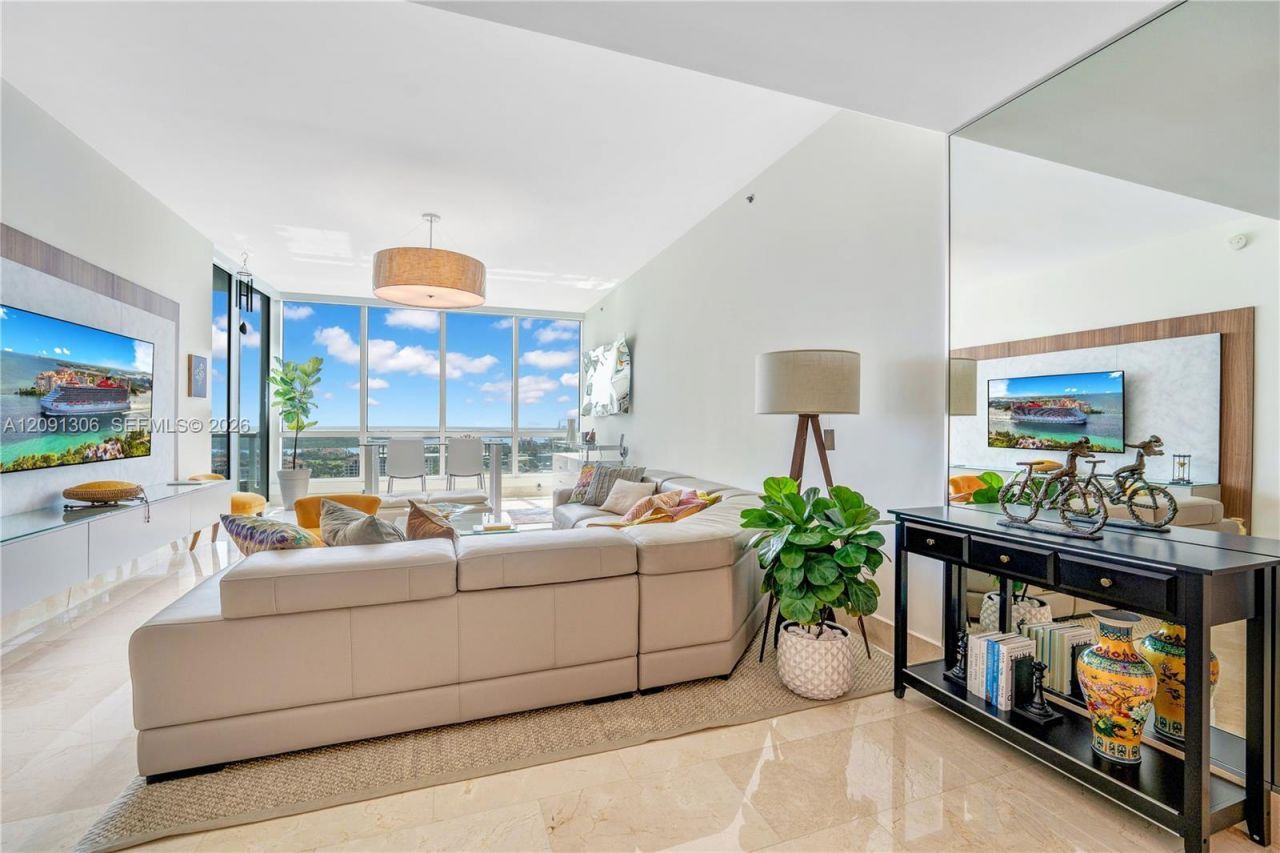 100 S Pointe Dr, Unit 2403, Miami Beach, FL 33139 Photo