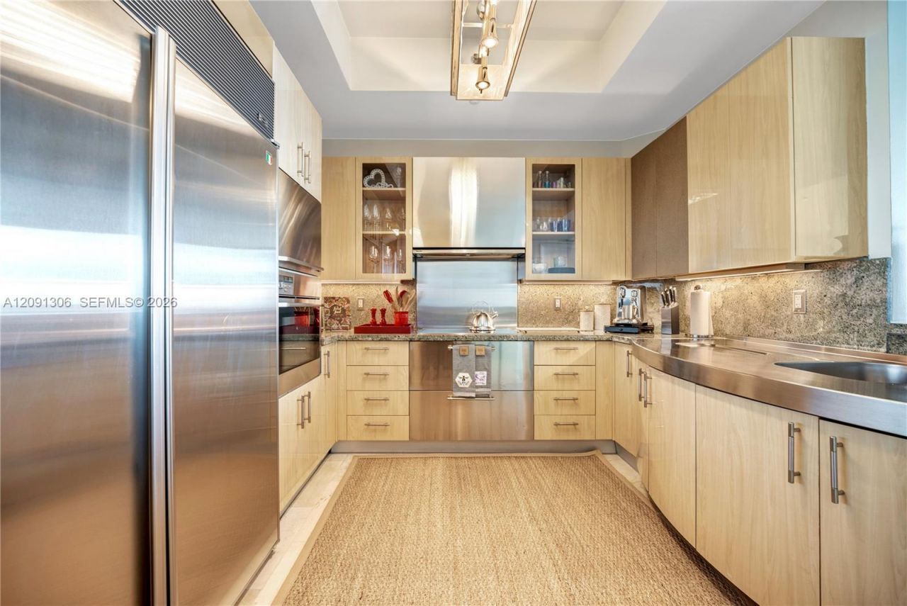 100 S Pointe Dr, Unit 2403, Miami Beach, FL 33139 Photo