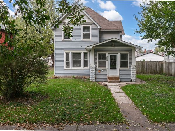 2214 W 2ND Street, Davenport, IA 52802