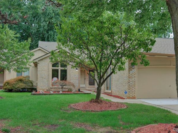 43164 W Kirkwood Drive, Clinton Township, Mi 48038
