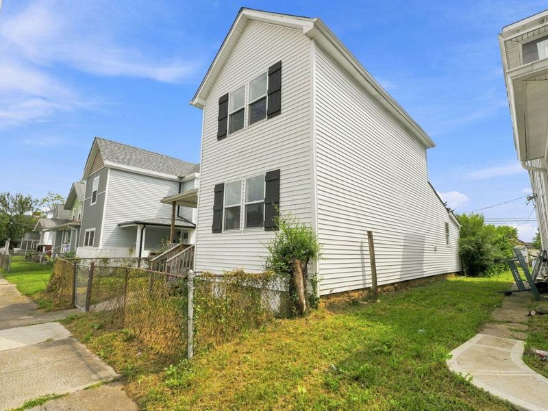 905 Bellows Avenue , Columbus, OH 43223 Photo 2