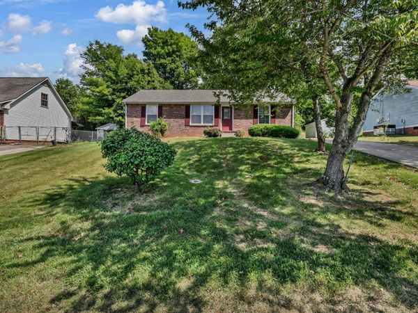 711 Green Valley Ct , Clarksville, TN 37042