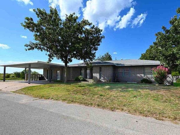 17 Hillcrest Street, Perry, OK 73077