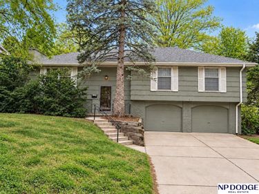 1114 S Grandview Avenue, Papillion, NE 68046