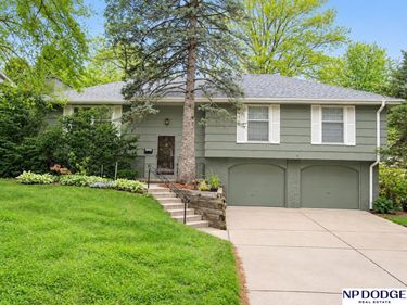 1114 S Grandview Avenue, Papillion, NE 68046