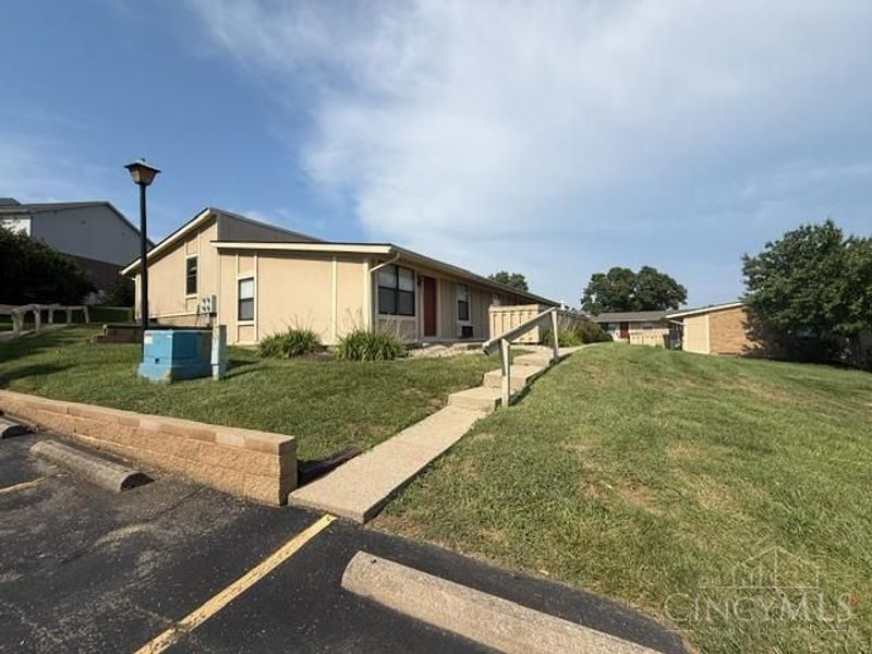 5064 Queenswood Court, West Chester, OH 45011 Photo 2