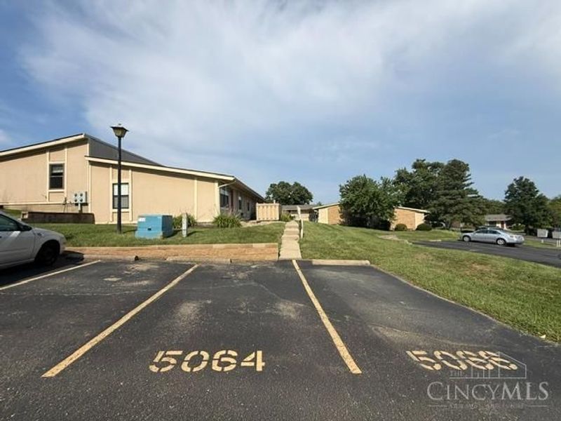 5064 Queenswood Court, West Chester, OH 45011 Photo 3