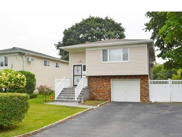 5 Segrove Place , Huntington Station, NY 11746
