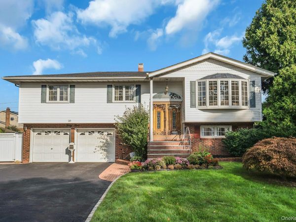 39 Pawnee Drive , Commack, NY 11725