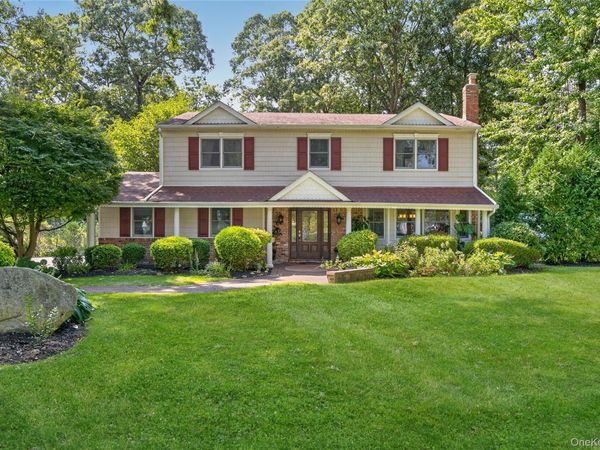 38 McCulloch Drive , Dix Hills, NY 11746