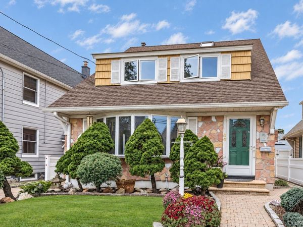 44 Capitol Avenue, Williston Park, NY 11596