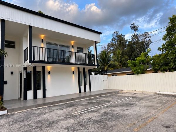 3301 nw 13th terr , Miami, FL 33125
