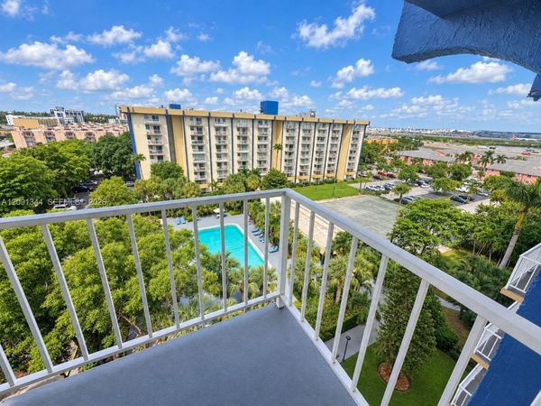 4550 NW 9th St, Unit 901E, Miami, FL 33126