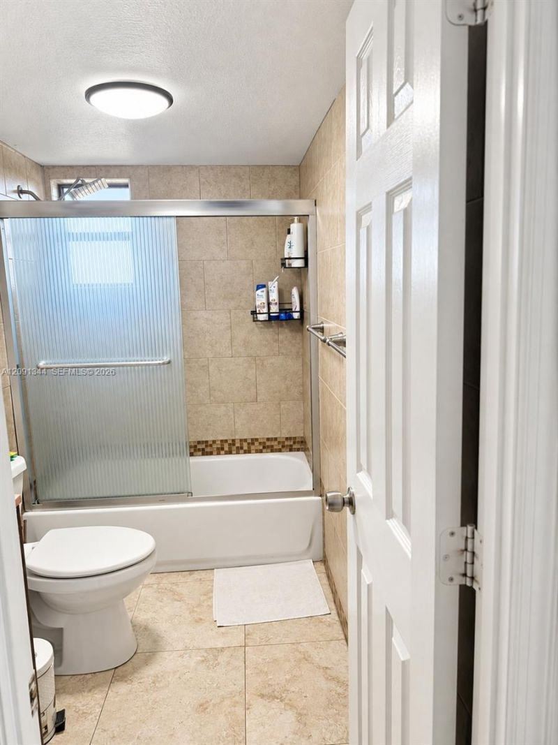 4550 NW 9th St, Unit 901E, Miami, FL 33126 Photo