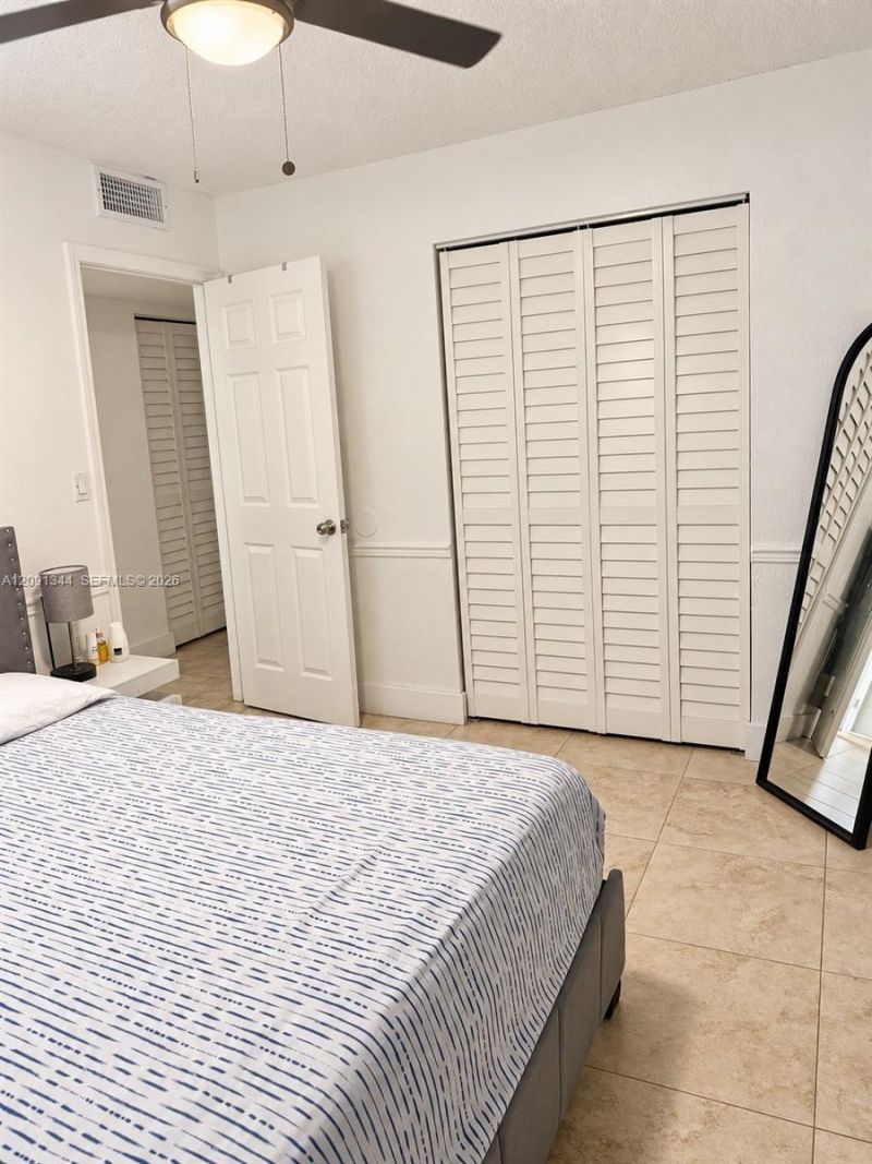 4550 NW 9th St, Unit 901E, Miami, FL 33126 Photo
