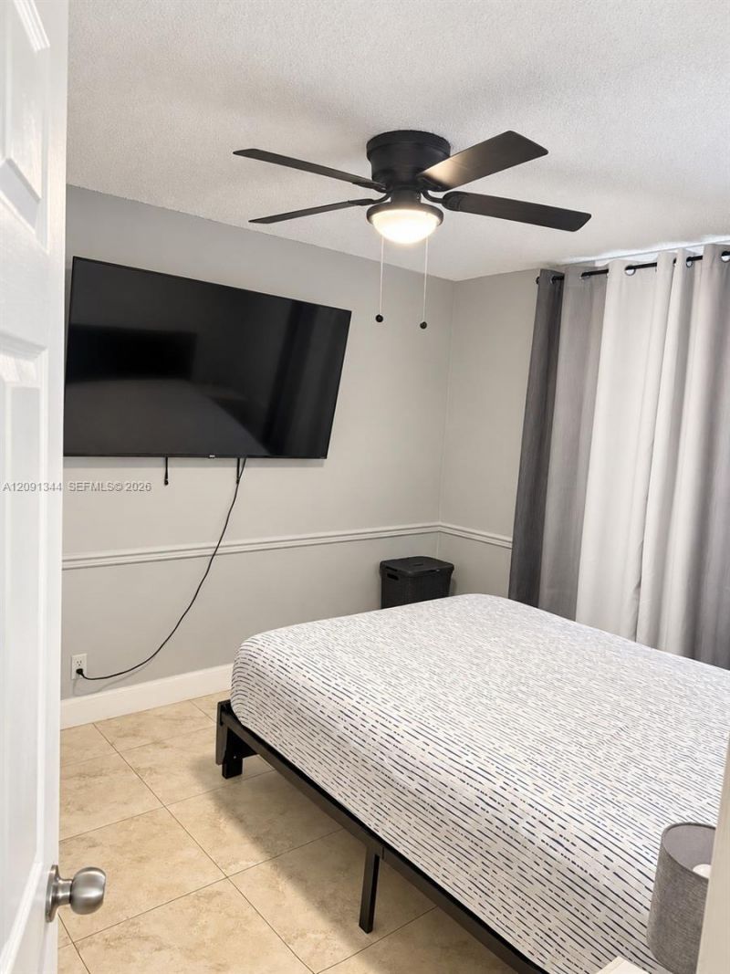 4550 NW 9th St, Unit 901E, Miami, FL 33126 Photo