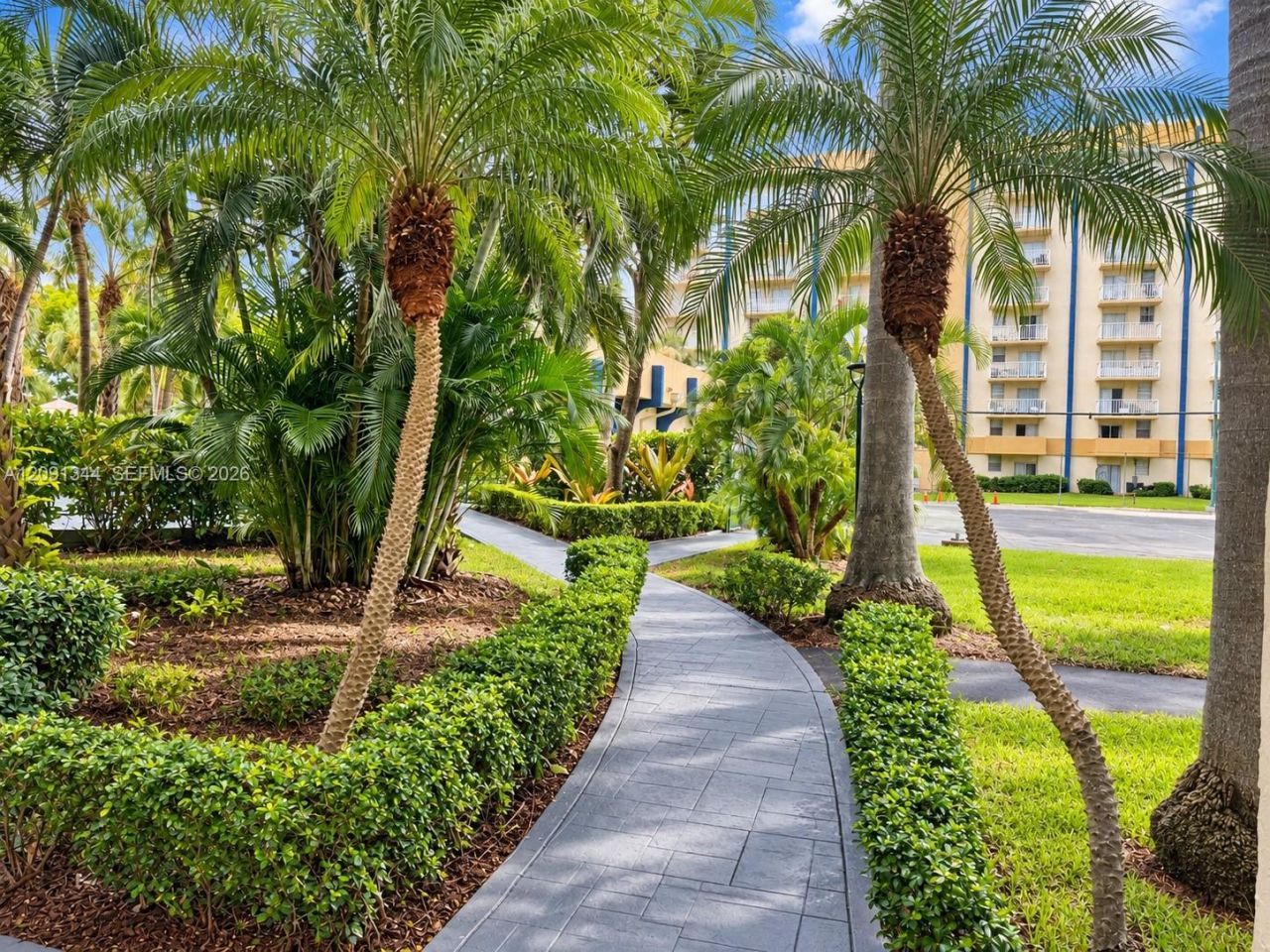 4550 NW 9th St, Unit 901E, Miami, FL 33126 Photo